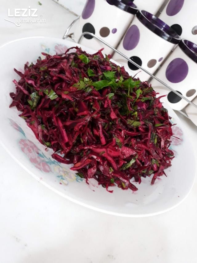 Turşu Tadında Mor Lahana Salatası