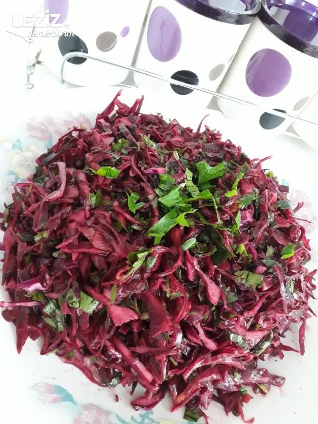 Turşu Tadında Mor Lahana Salatası