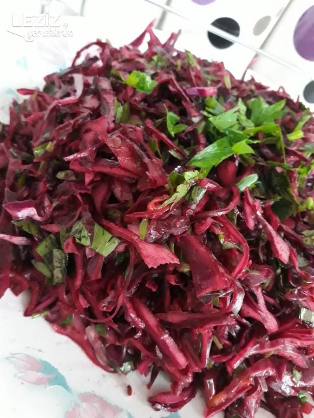 Turşu Tadında Mor Lahana Salatası