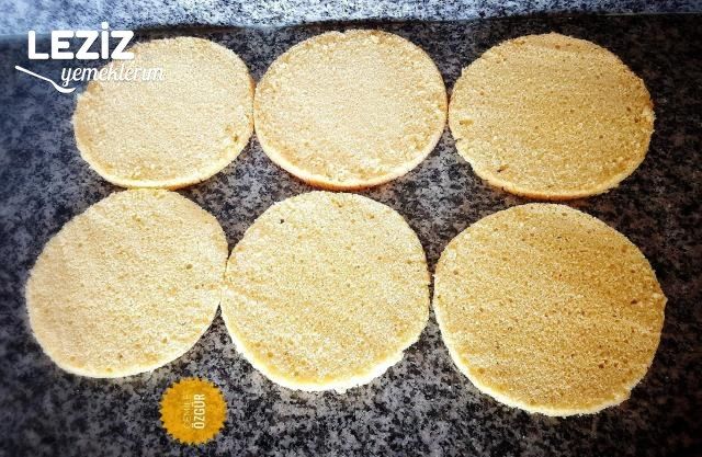 Meyveli Yaş Pasta Tarifi, Nasıl Yapılır