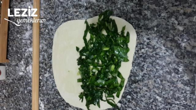 Tavada Ispanaklı D Börek (El Açması)