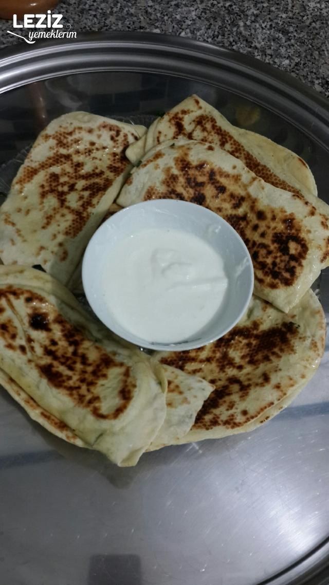 Tavada Ispanaklı D Börek (El Açması)