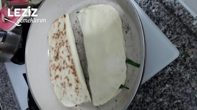Tavada Ispanaklı D Börek (El Açması)