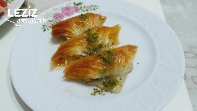 Evde Kolay Şöbiyet Tatlısı Tarifi