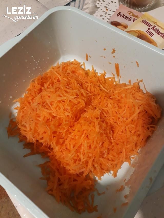 Havuçlu Tarçınlı Cevizli Kek Tarifi