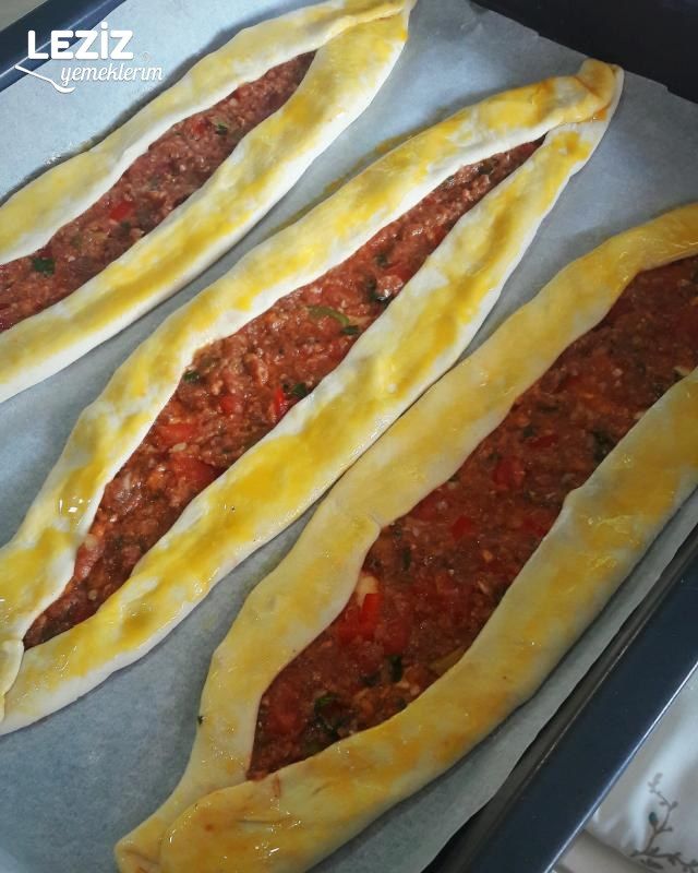 Ev Yapımı Kıymalı Pide