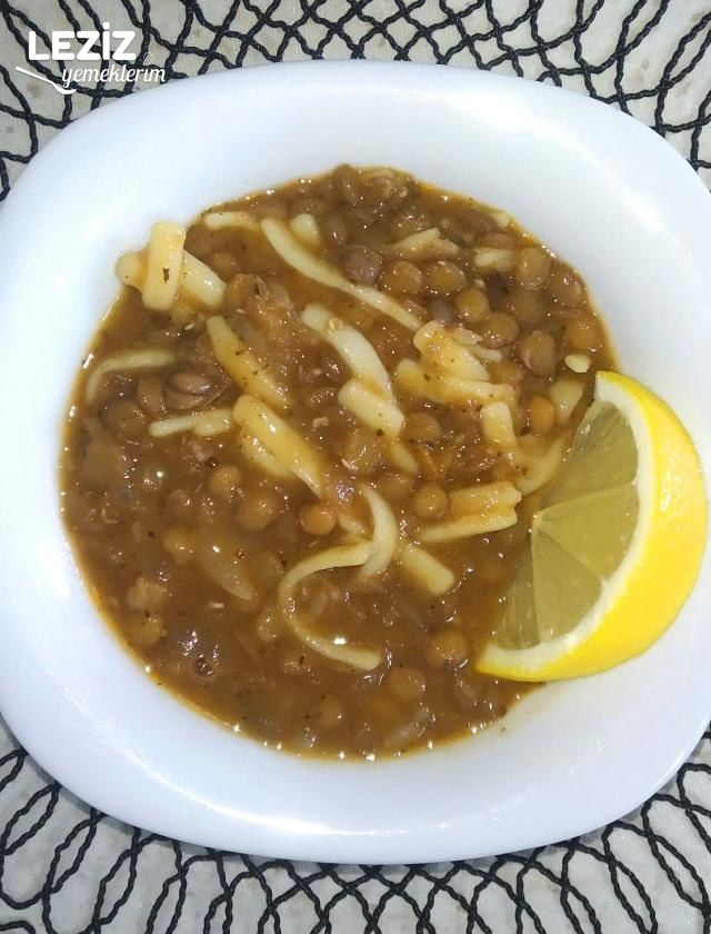 Erişteli Yeşil Mercimek Çorbası Yapımı