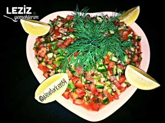 Turşu Tadında Soslu Baharatlı Salata