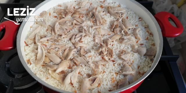 Tavuk Suyuna Tavuklu Pirinç Pilavı