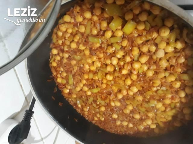 Tavuk Suyuna Nohutlu Arpa Şehriye Pilavı