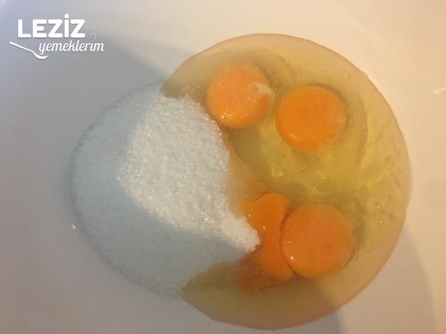 Portakal Aromalı Islak Kek
