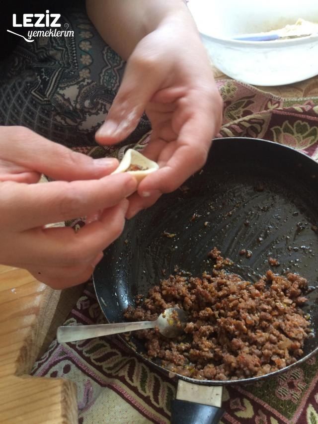 Ev Yapımı Mantı Hamuru Nasıl Yapılır