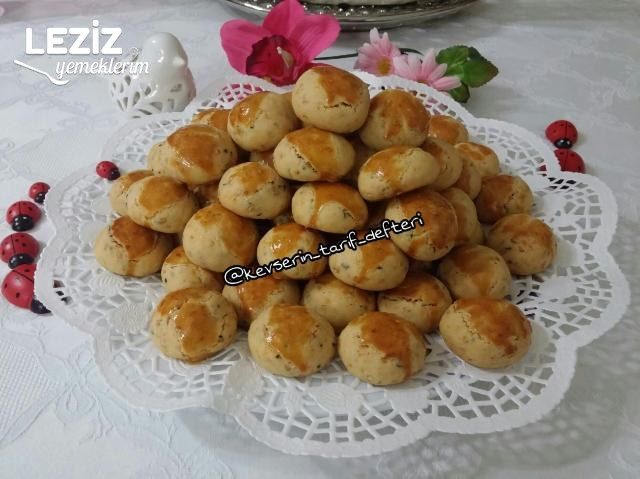 Lokmalık Susamlı Biberli Çörekotlu Kurabiye