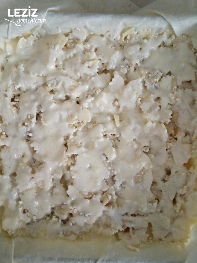 Makarnalı Börek (Yalancı Su Böreği)