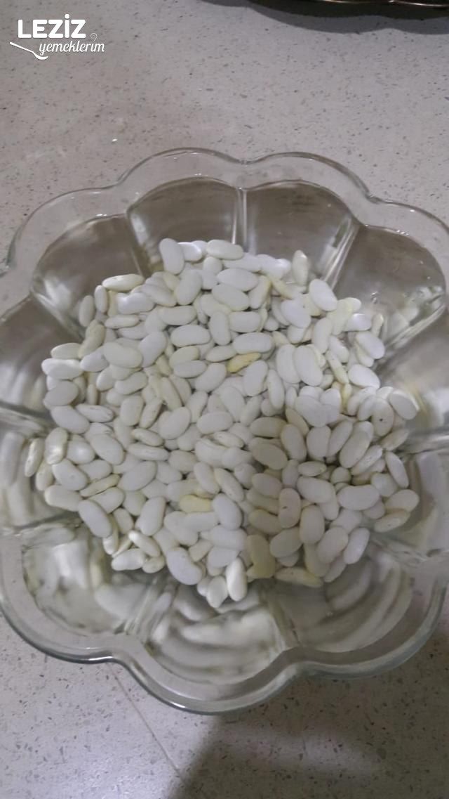 Etli Kuru Fasulye (Düdüklü Tencerede)