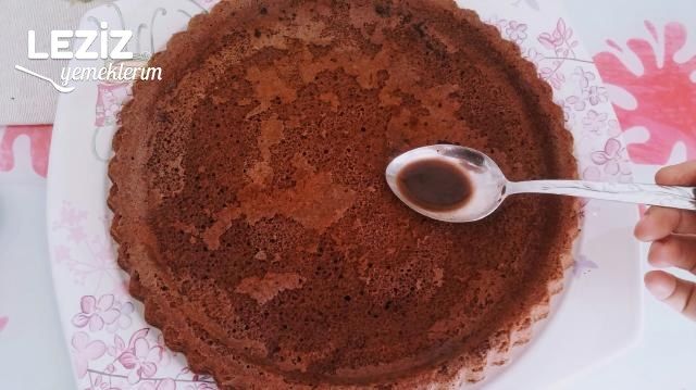 Kakaolu Çikolata Soslu Fıstık Ve Cevizli Pasta