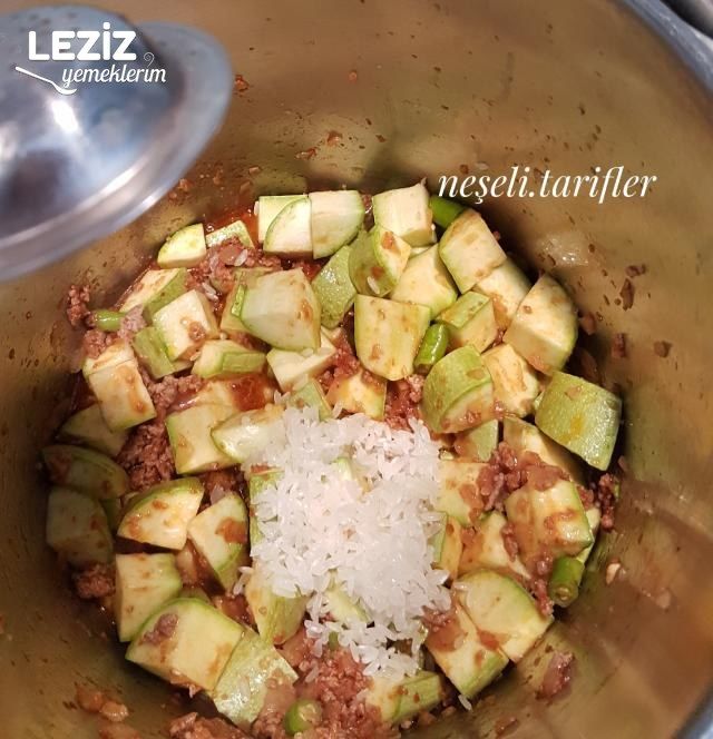 Kıymalı Pirinçli Kabak Yemegi