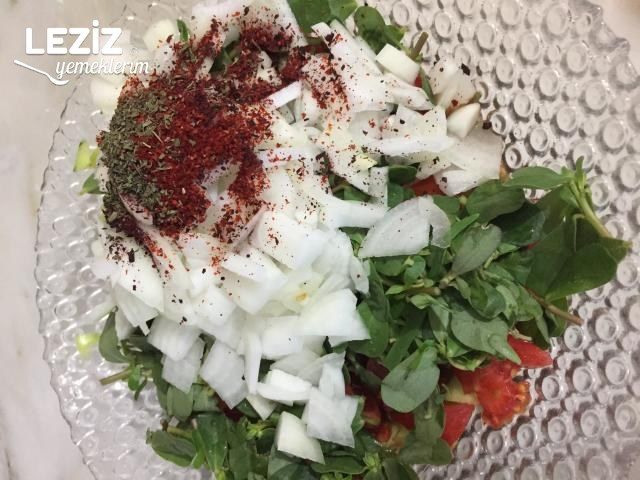Semizotu Salatası (Harika Sosu İle)