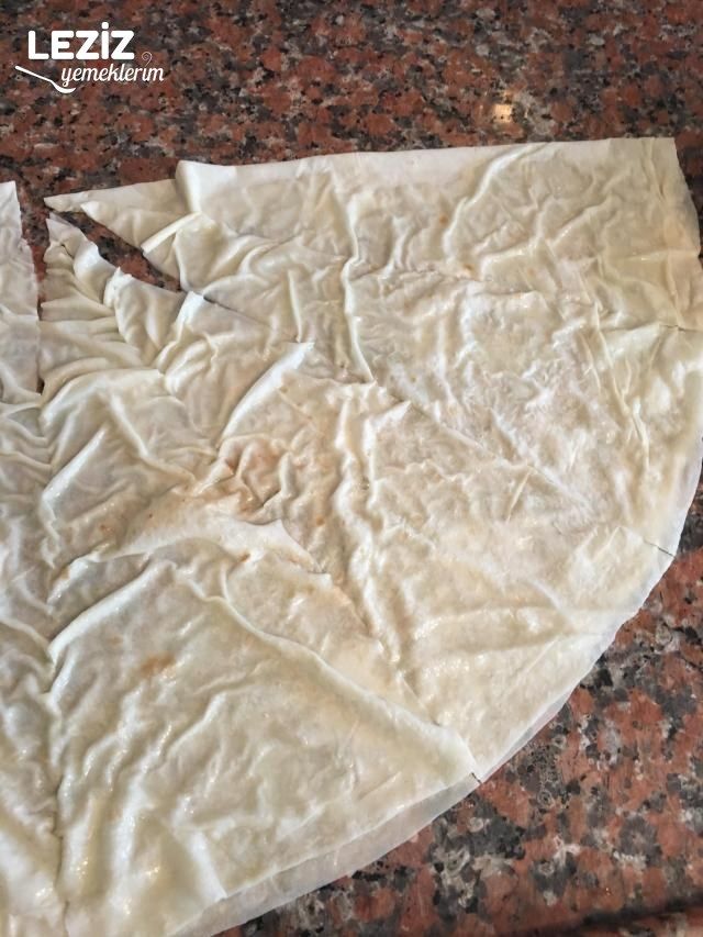 Karnıyarık Böreği Nasıl Yapılır
