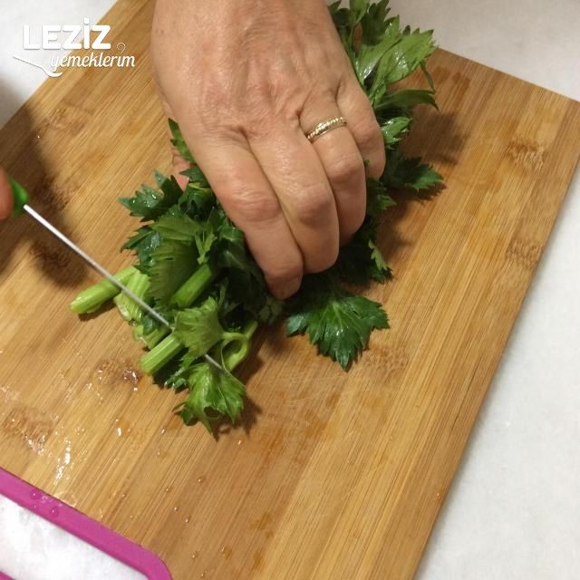 Kereviz Sapı Yaprağı Çorbası