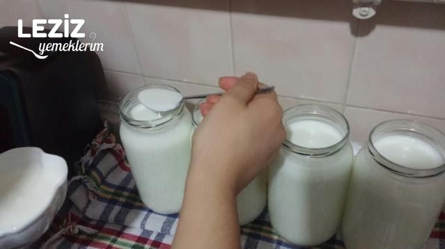 Kavanozda Ev Yapımı Yoğurt Tarifi (Püf Noktaları İle)
