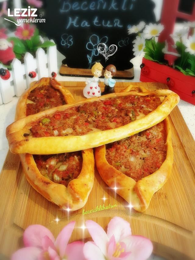 Ev Yapımı Kıymalı Pide Tarifi