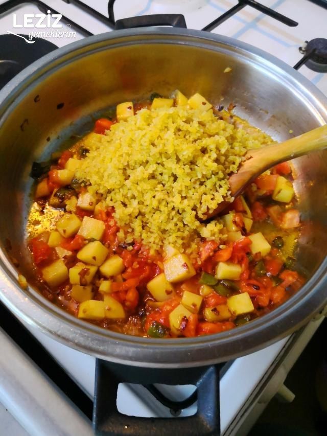 Patatesli Bulgur Pilavı