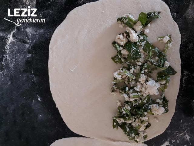 Peynirli Ispanaklı Gözleme Börek