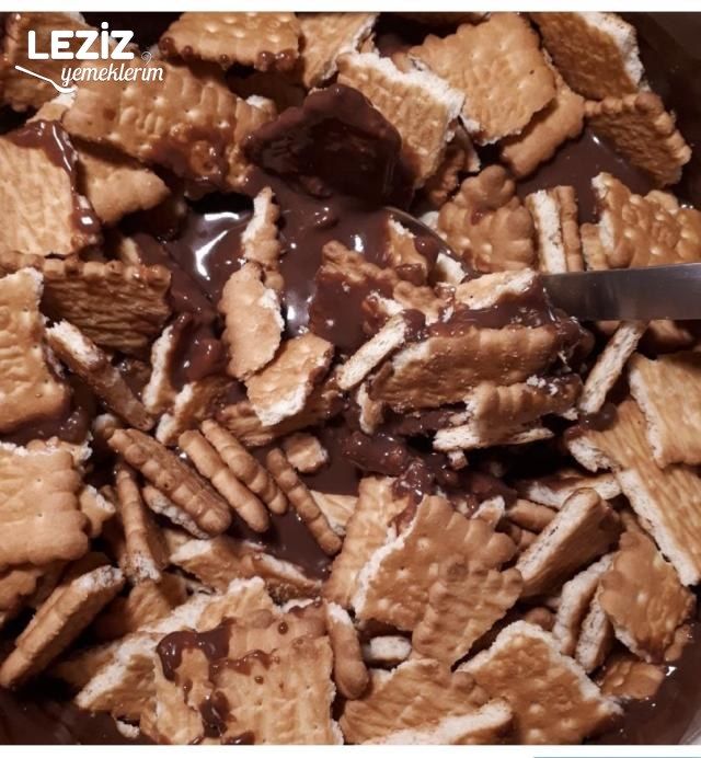 Bisküvili Pasta Tarifi Nasıl Yapılır