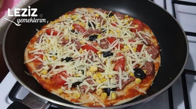 Tavada Yumuşacık 2 Kişilik Pizza Tarifi