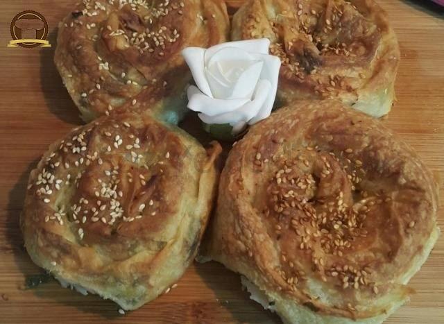 Peynirli Soğanlı Gül Böreği