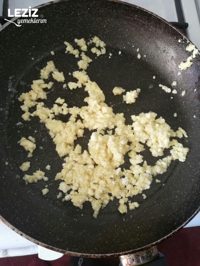 Lor Peynirli Sahanda Yumurta