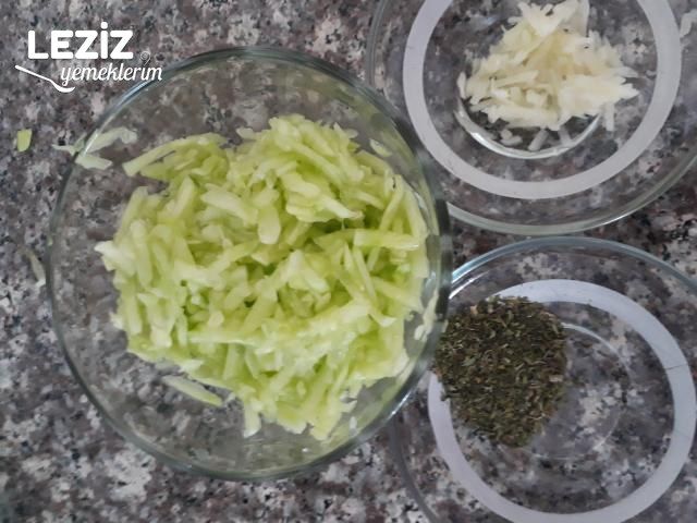 Sarımsaklı Cacık