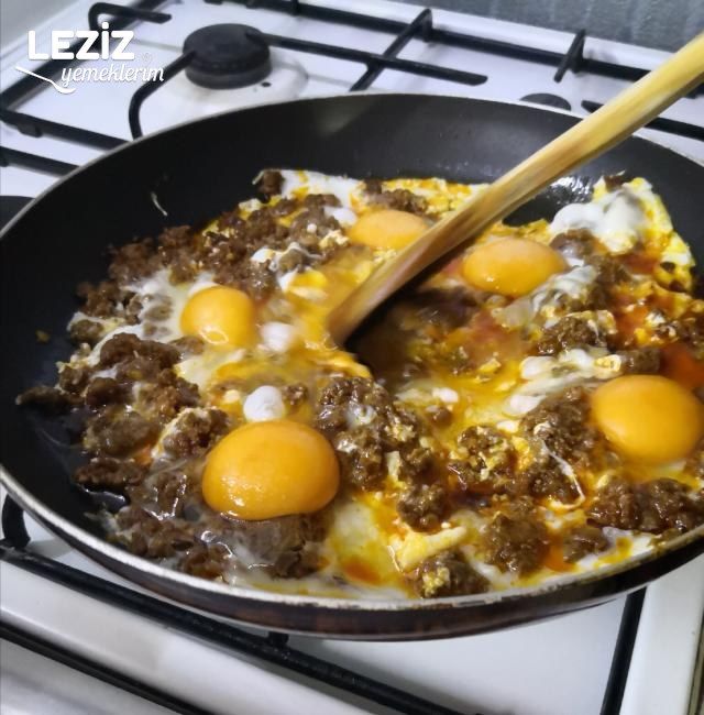 Yumurtalı Sucuk İçi (Sucuk İçi Nasıl Yapılır?)