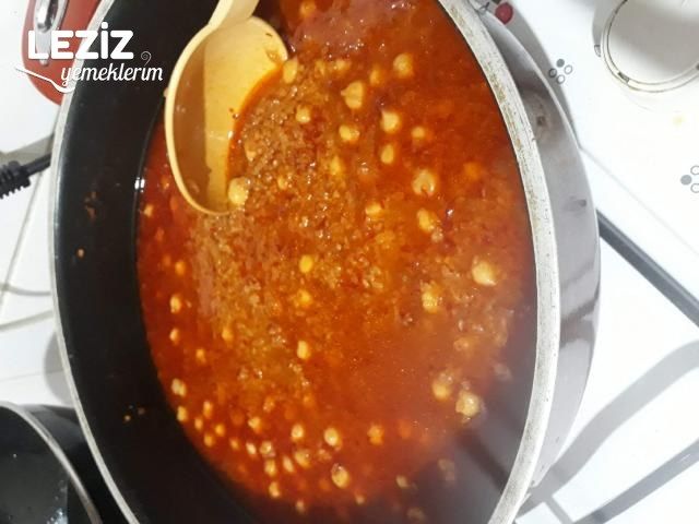 Salçalı Soğanlı Sosuyla Bulgur Pilavı