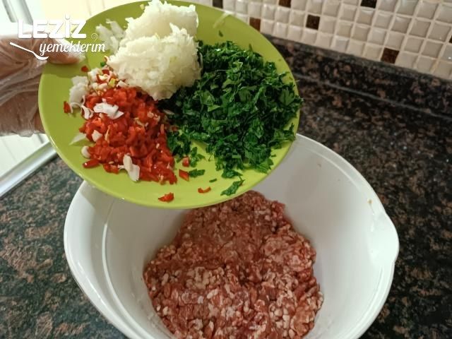 Evde Mangal Tadında Izgara Köfte