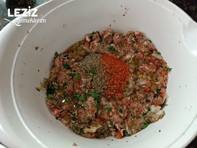 Evde Mangal Tadında Izgara Köfte