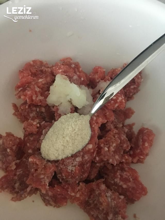 Arpacık Soğanlı Kıymalı Kebap
