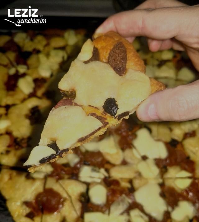 Tepsi Pizzası
