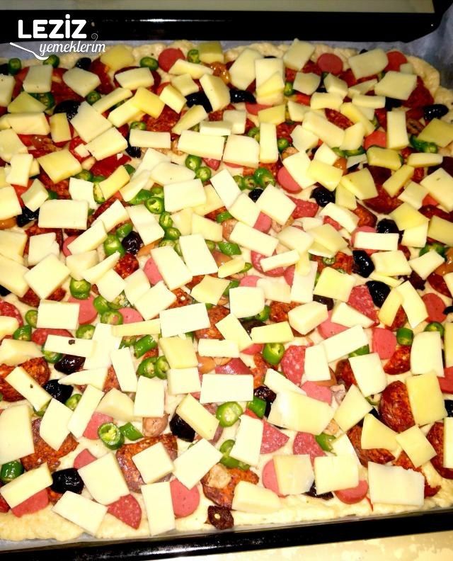 Tepsi Pizzası