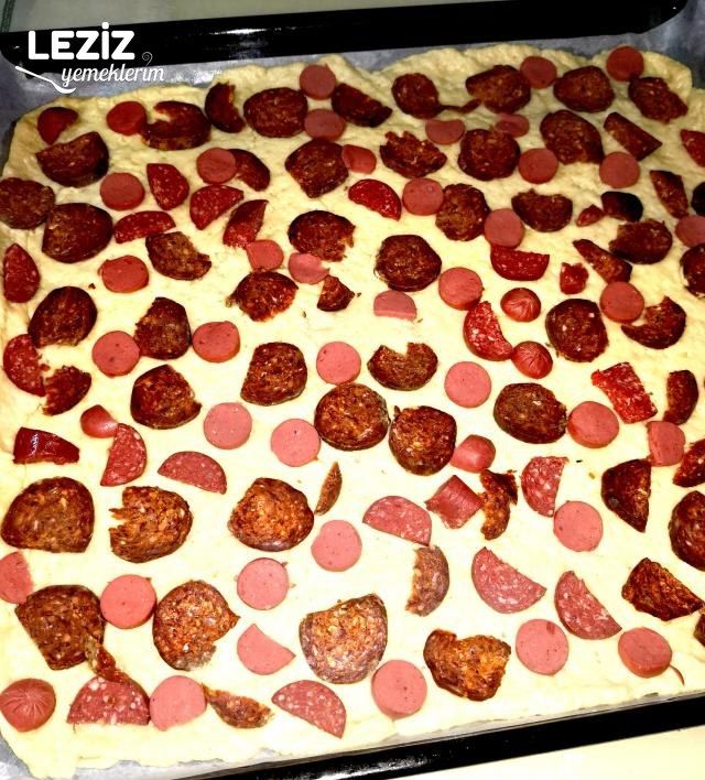 Tepsi Pizzası