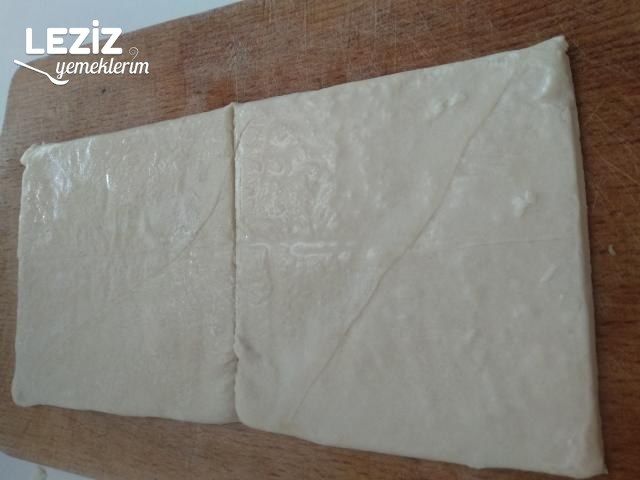 Çok Pratik Milföylü Örgü Börek