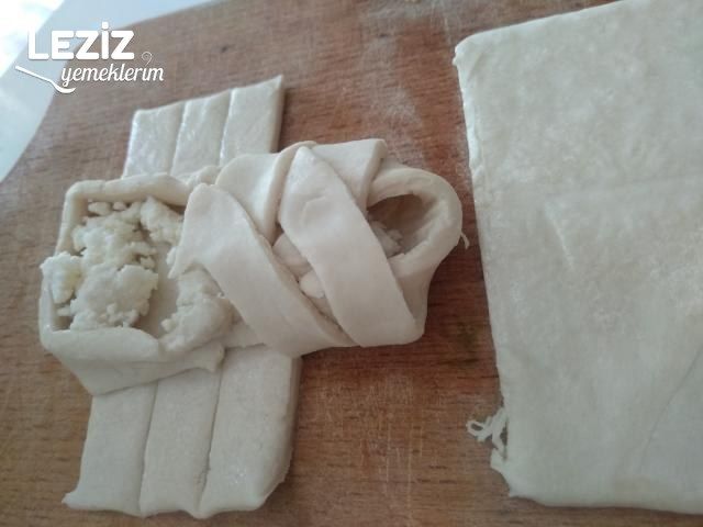 Çok Pratik Milföylü Örgü Börek