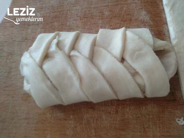 Çok Pratik Milföylü Örgü Börek