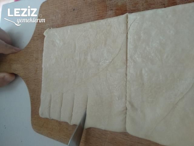 Çok Pratik Milföylü Örgü Börek