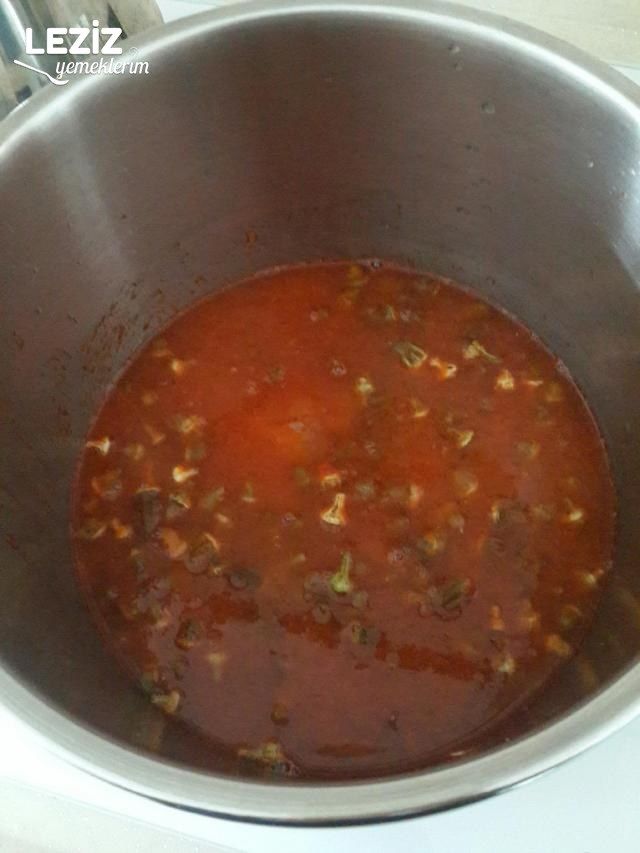 Kuşbaşılı Kuru Bamya Çorbası