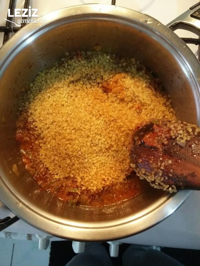 Domatesli Bulgur Pilavı Nasıl Yapılır