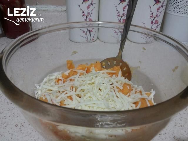 Galeta Unlu Kaşarlı Patatesli Börek