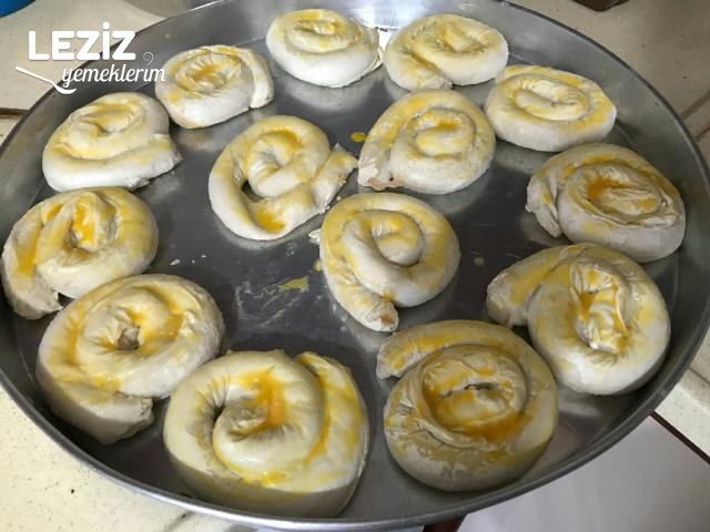 Baklavalık Yufkadan Gül Böreği