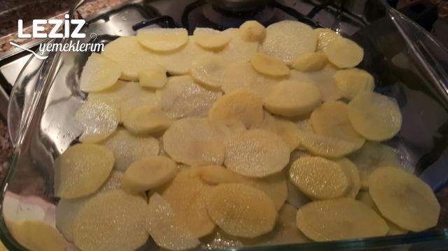 Fırında Kaşarlı Patates Oturtma